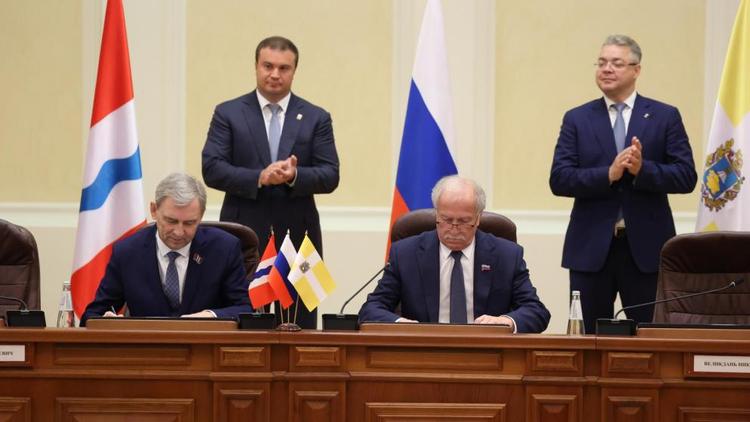 Дума Ставрополья заключила соглашение о сотрудничестве с Омской областью