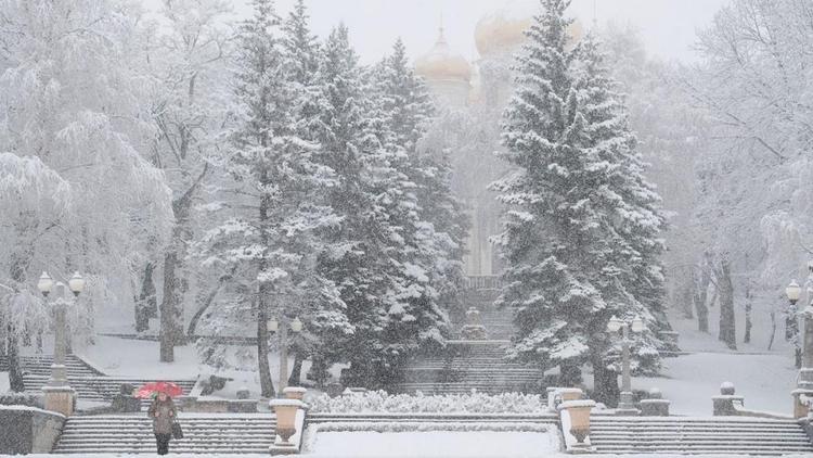 Ночью из Ставрополя вывозился выпавший на Рождество снег