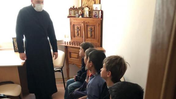 На Ставрополье священник проводит беседы с трудными подростками