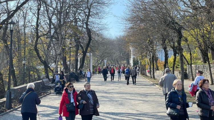 Более 30 тысяч человек прошли за нерабочие дни по прогулочному маршруту в Железноводске
