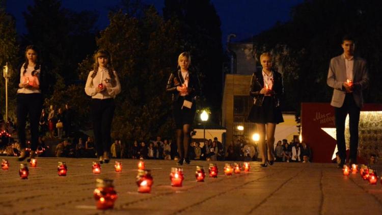 «Огни памяти» зажгли 750 выпускников Ставрополя