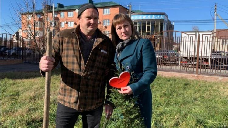 Жители Предгорного округа Ставрополья посадили деревья в рамках акции «Стоп, развод»