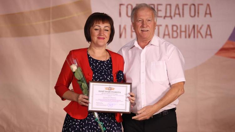 Председатель Думы Ставрополья наградил лучших учителей Труновского округа