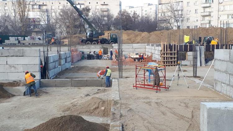 В Георгиевске рабочие залили фундамент нового детского сада на улице Быкова