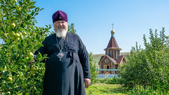 Яблоневый сад Ставропольской епархии радует первым урожаем