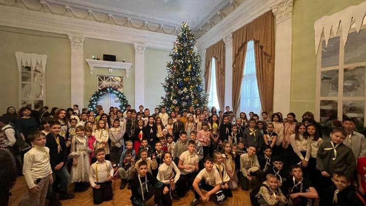 Благотворительную елку посетили 220 юных жителей Минераловодского округа