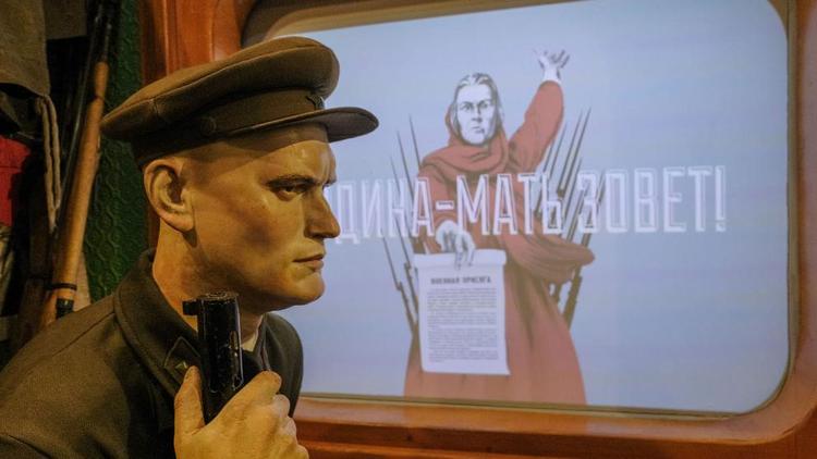 Жители Ставрополя познакомились с уникальными инсталляциями «Поезда Победы»