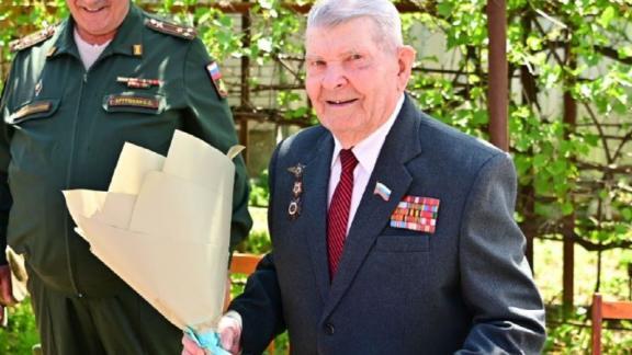 В Будённовском округе поздравили с 95-летием ветерана войны
