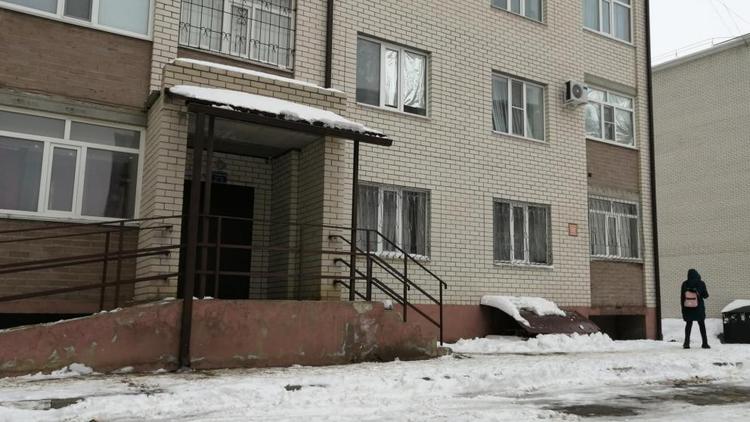 Двое парней повредили подъезды многоквартирного дома в Ставрополе