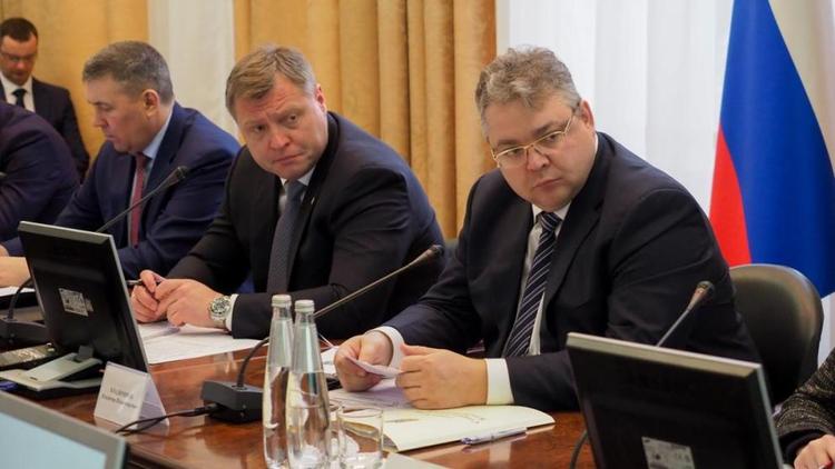 Проблемы восточных районов обсудили губернатор края и замполпреда президента РФ в СКФО