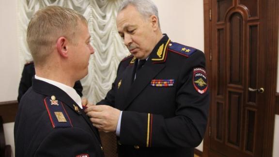 Обезвредившие вооружённого преступника ставропольские полицейские удостоились наград
