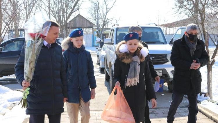 На Ставрополье депутаты «Единой России» поздравили ветеранов с наступающим праздником
