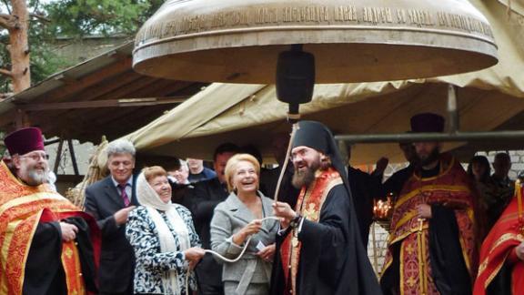 Епископ Феофилакт освятил крест и звонницу в Кисловодске