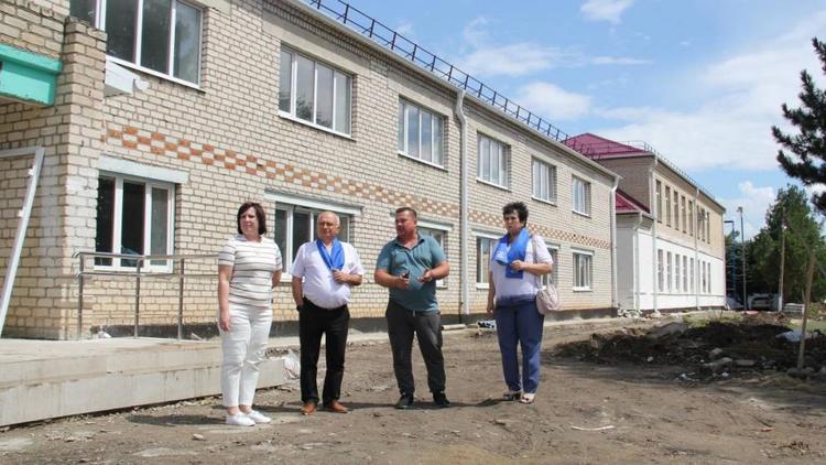 На Ставрополье партийный десант проверил качество ремонта школы