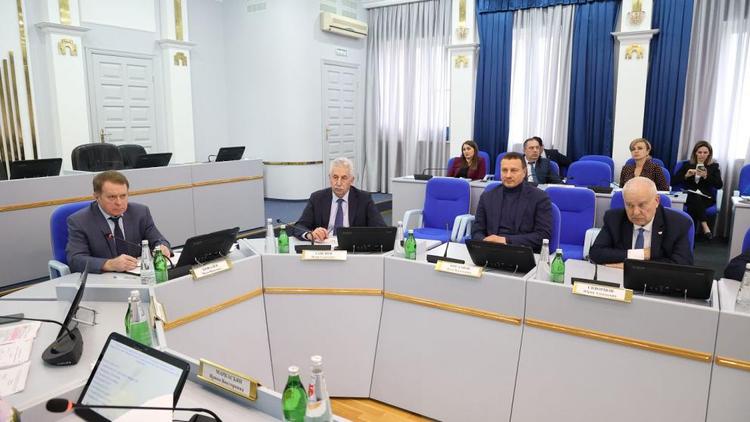 Депутаты работают над корректировками бюджета Ставрополья на 2024 год