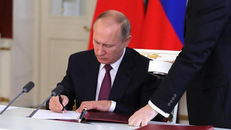 Президент Владимир Путин подписал закон о федеральном бюджете на 2020 - 2022 годы