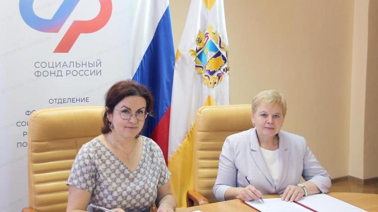 Вместе помогать воинам СВО договорились Социальный фонд России и фонд «Защитники Отечества»