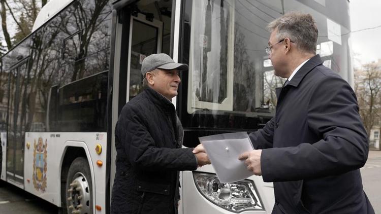 Губернатор Ставрополья передал 33 автобуса территориям края
