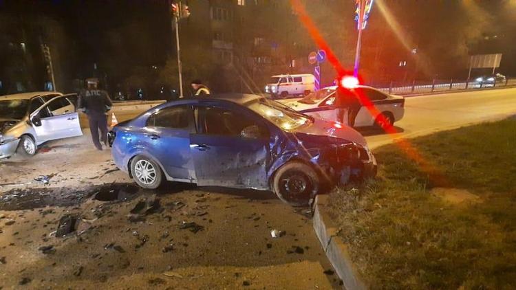 В Пятигорске два человека пострадали в аварии из-за лихача