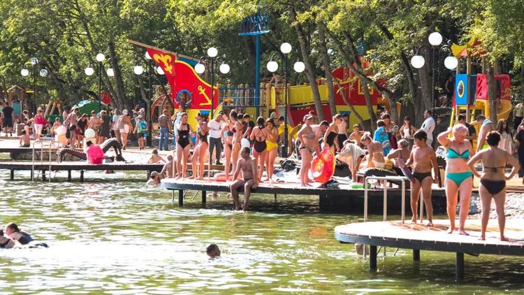 Более 300 тысяч человек посетили озеро Железноводска за месяц