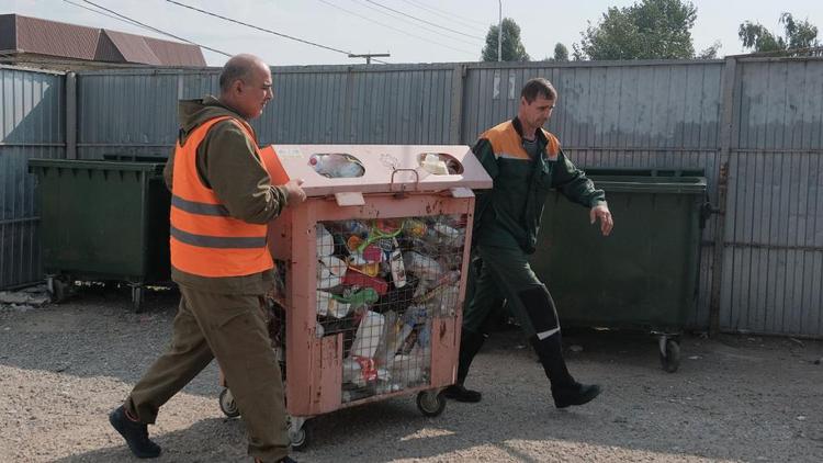 В рамках эксперимента по раздельному сбору мусора в Ставрополе появится ещё 300 спецконтейнеров