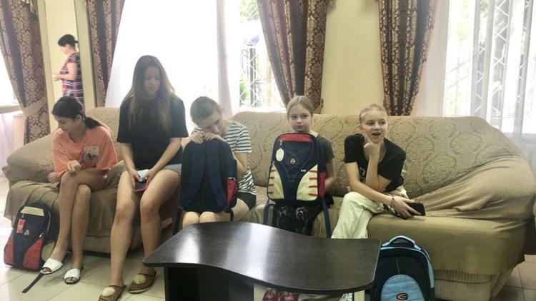 Жители Минераловодского округа помогли собрать в школу детей из Донбасса