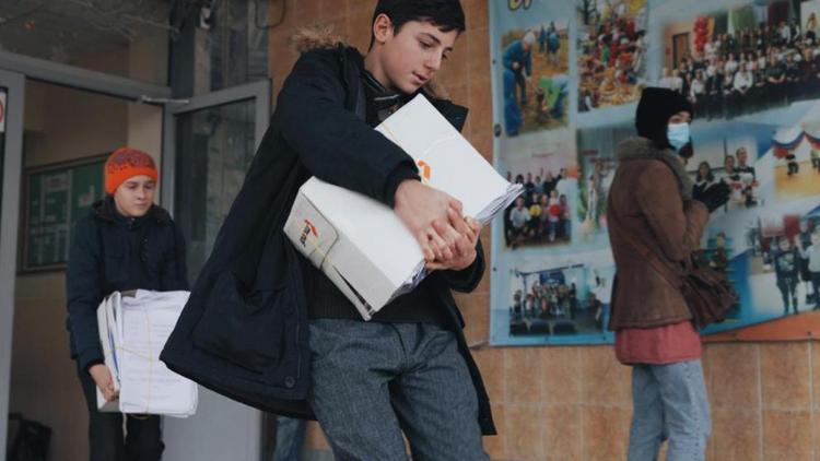 Школьники Ставрополя смогут пообщаться с кумирами благодаря участию в «Бумажном баттле»