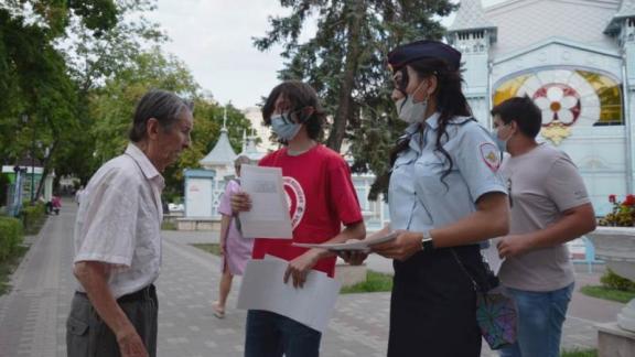 В Пятигорске полицейские и волонтёры рассказывают горожанам о видах мошенничества