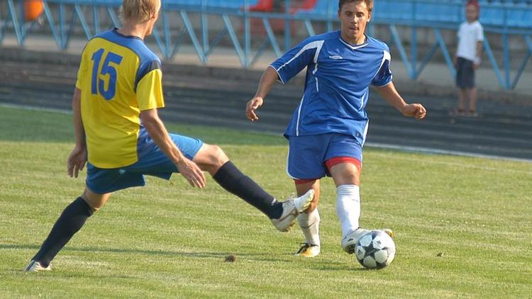Футбольные коллективы «Ветеран» и «Автомобилист» стали четвертыми лишними