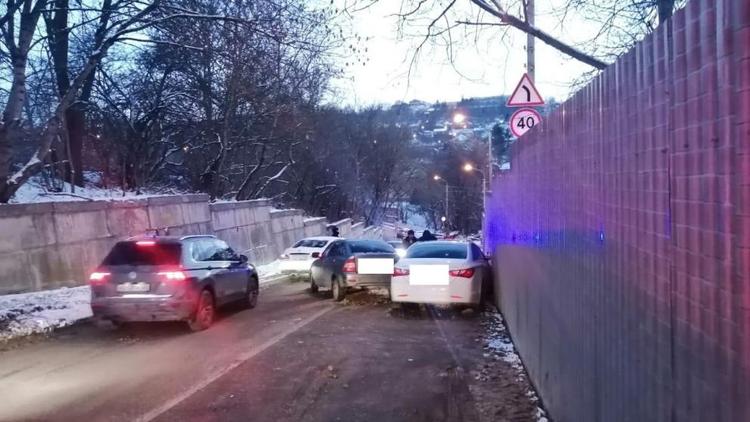Два человека получили травмы в аварии в Ставрополе