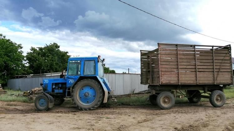 На Ставрополье мужчина собирался добраться домой на угнанном тракторе
