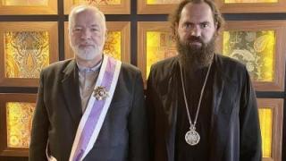 Награду Патриарха вручил послу РФ в Туркменистане архиепископ Феофилакт