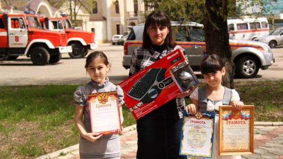 В Ставрополе дети «играли с огнем», их наградили пожарные. За что?