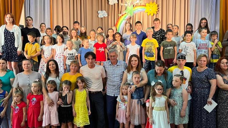 Заслуженный артист РФ Эвклид Кюрдзидис побывал в детском реабилитационном центре «Орлёнок» на Ставрополье