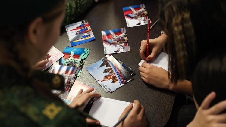 Бойцы специальной военной операции получат письма юных ставропольцев