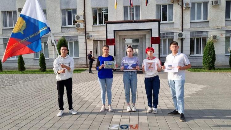 Волонтеры Предгорья поддержали Всероссийскую акцию «Za Россию»