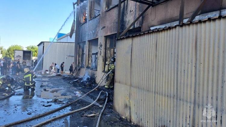 Пожарные потушили огонь на рынке «Лира» в Предгорном округе Ставрополья