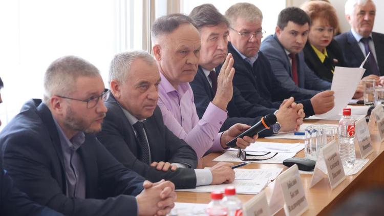 Плата за вывоз ТКО стала темой выездного совещания депутатов Ставрополья