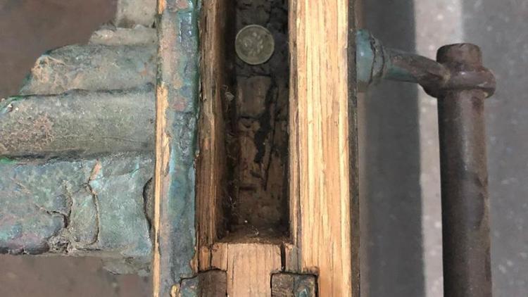 В Пятигорске во время реставрации старинной двери нашли монету 1936 года