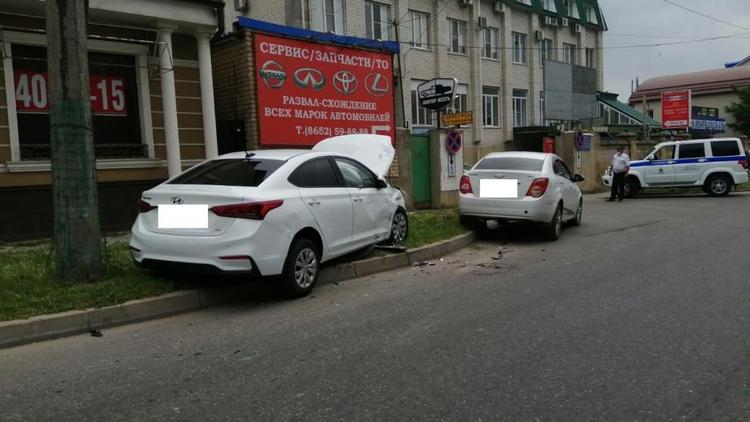 Нарушение правил обгона привело к ДТП с двумя пострадавшими в Ставрополе