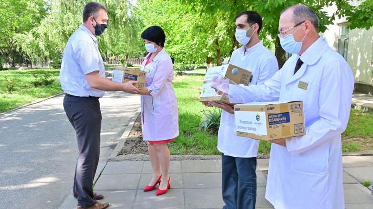 На Ставрополье изготавливают лицевые щитки для медиков
