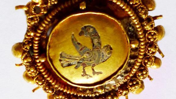 Старинная золотая бляха хранится в Ставропольском краеведческом музее