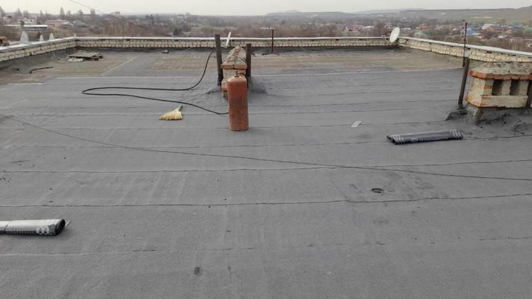 Крышу многоэтажки отремонтировали после обращения губернатору Ставрополья