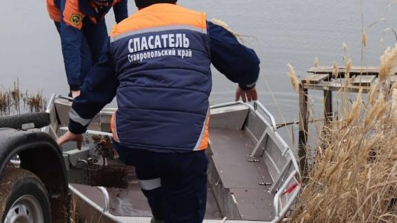 На Ставрополье спасатели освободили «замёрзших» лебедей