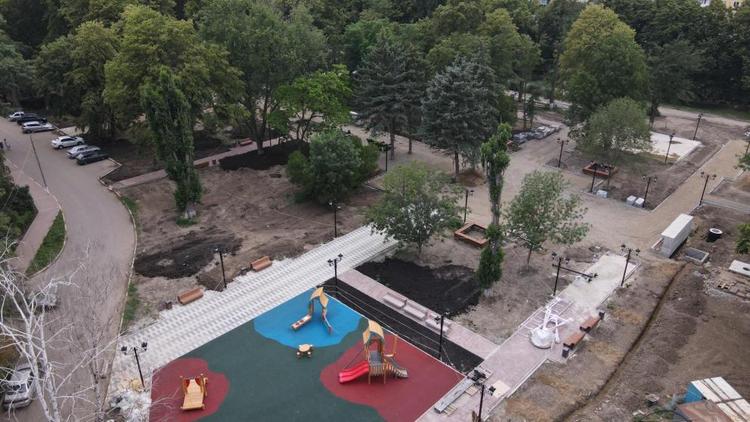 В Невинномысске ремонтируют сквер по улице Маяковского