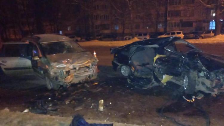 Водитель легковушки погиб в аварии в Ставрополе
