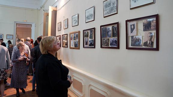 Фотовыставка «Дорогами Победы» представлена в краевом Доме народного творчества в Ставрополе