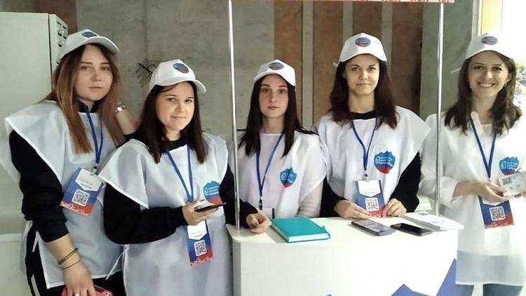 В Андроповском округе Ставрополья волонтёры информируют жителей о проектах благоустройства