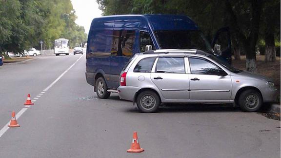 Водитель «Калины» пострадал в ДТП с автомобилем «Мерседес-Бенц Спринтер» в Невинномысске