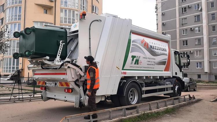 На Ставрополье регоператор протестировал новый итальянский мусоровоз